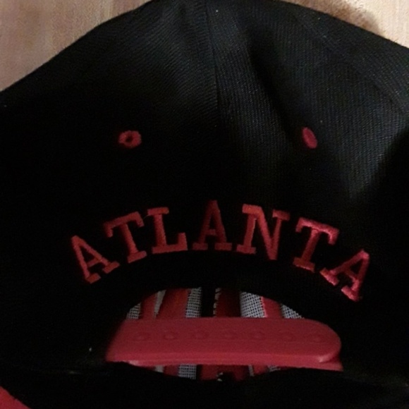 Black and Red ATL Snap Back - Picture 3 of 4